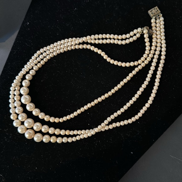 Vintage 3 strand pearl necklace, graduated sizes - Picture 7 of 12